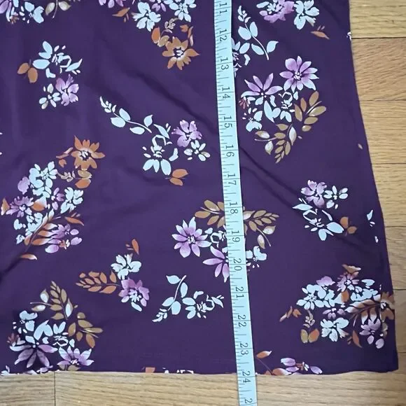 J Jill Wearever Collection Women V-neck Size L Floral Print Purple Top - Picture 7 of 8